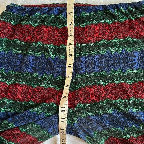 LuLaRoe TC Leggings Plus Size Christmas Red Green Blue - Picture 6 of 8